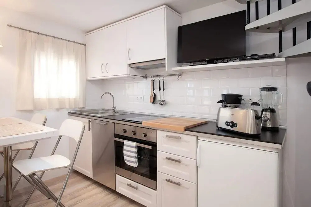 Lovely 1-bed Penthouse in Lesseps