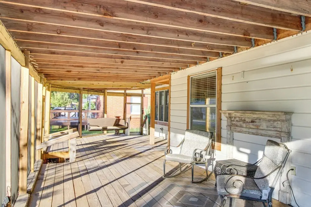 7 Mi to Pensacola Beach: Home w Pet friendly Yard