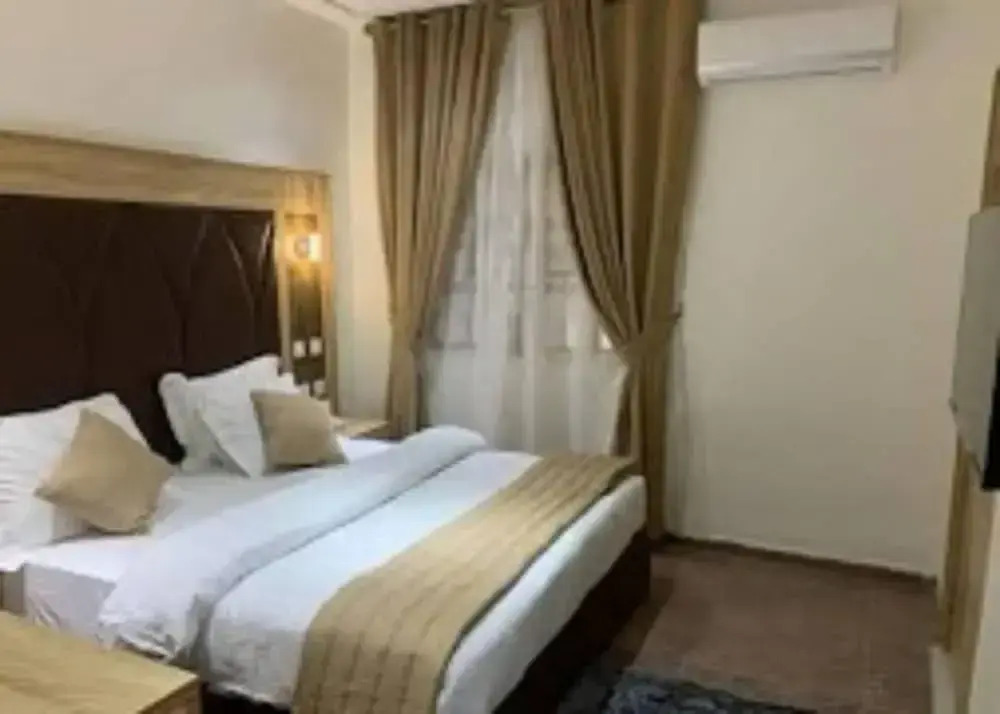 D Avalon Suites