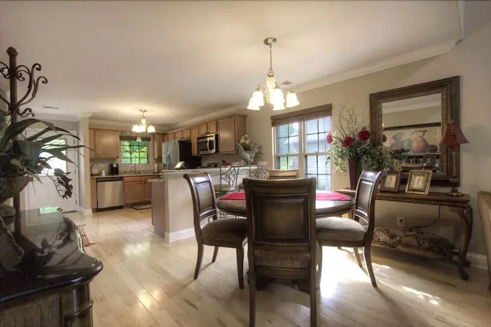 Cherokee Valley Lodge - 6 Br home by RedAwning