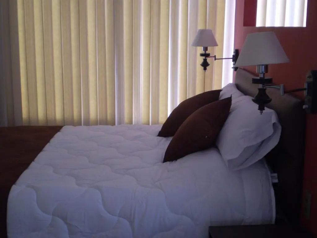 Bolivian Rooms & Suites