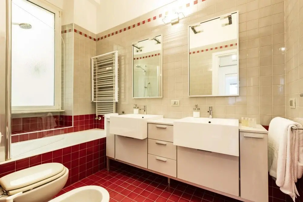 Quiet and Bright 2 Beds in a Great Area