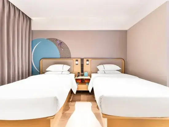 City Hotel (Zhengzhou Bodo Xinxiang Wenmiao Metro Station Branch)
