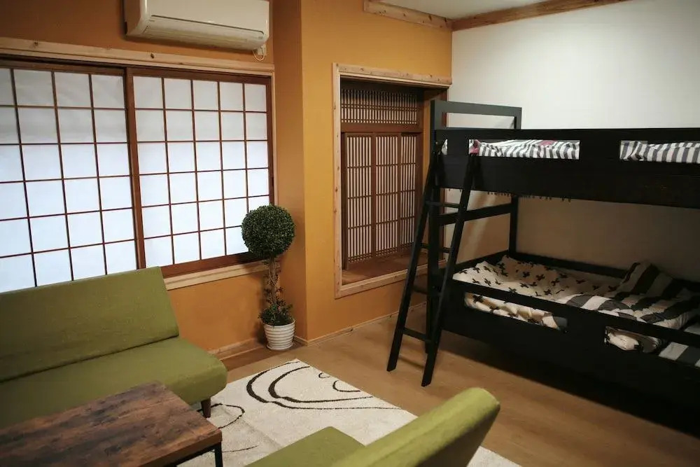 Maru House - Hostel