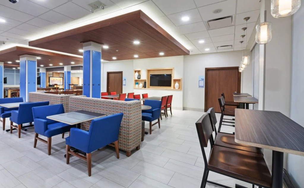 Holiday Inn Express & Suites - Lenexa - Overland Park Area by IHG