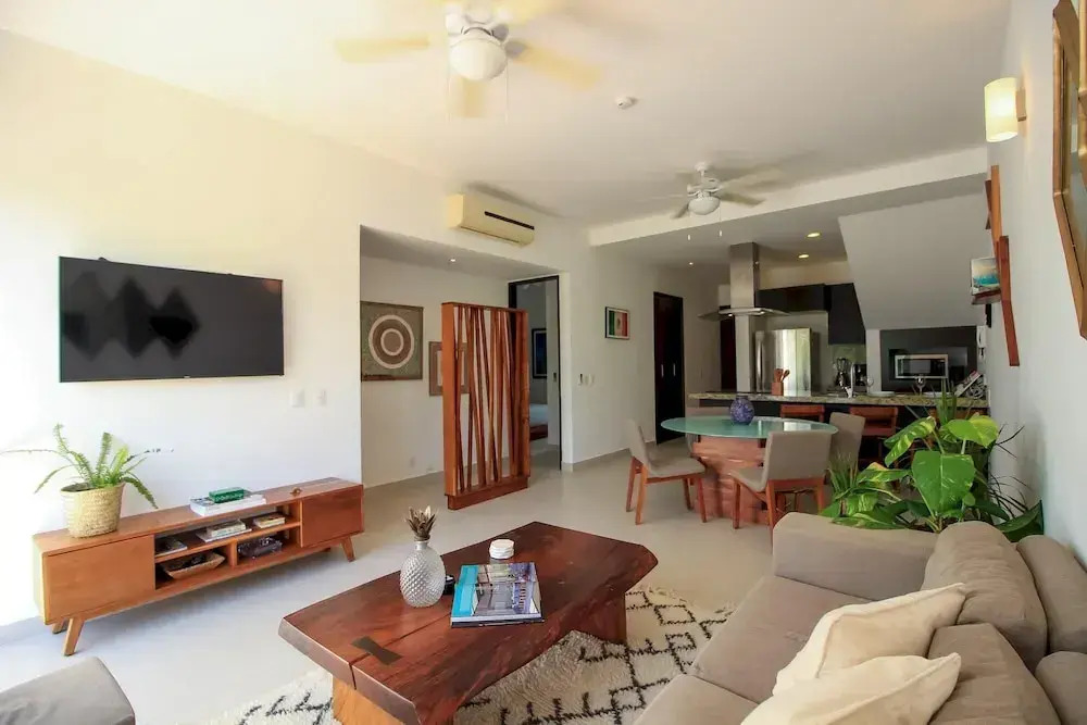 2-story Penthouse w Hot Tub Panoramic Jungle Views Charming Balcony in Bahia Principe