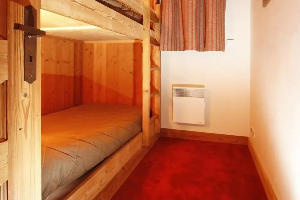 Plush Apartment in Les Deux-alpes With Balcony