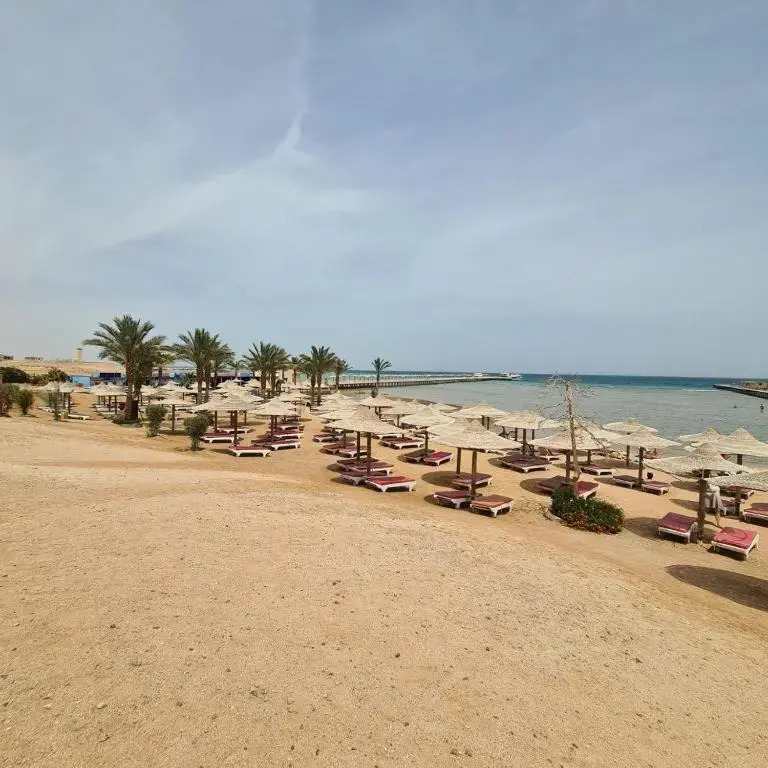 1 bedroom with beach and pool in Nubia Resort Hurghada