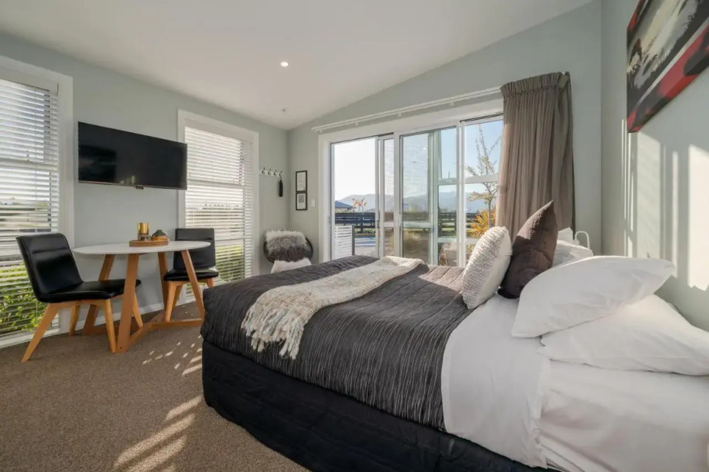 “No.25”Stand Alone Guest Studio Unit (Adults Only)
