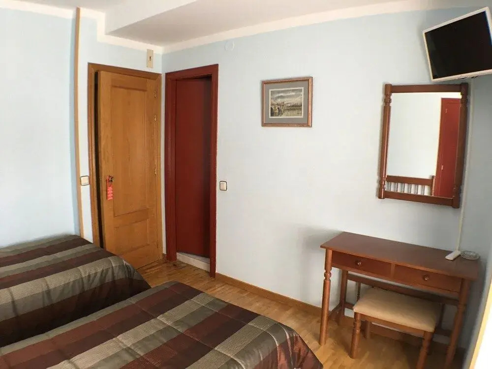 Hostal ** EC León