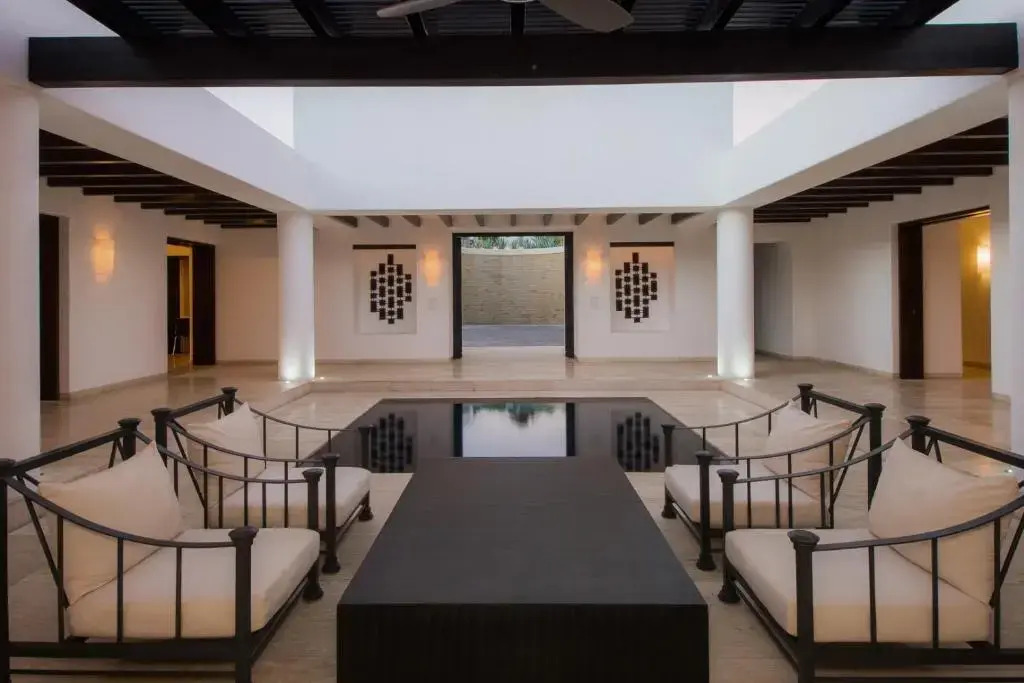 Casa Yvonne Modern Amenities Near Exclusive Golf Course Sleeps 16