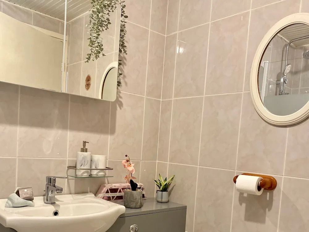 Charming 2-bed Apartment in Edinburgh City Centre