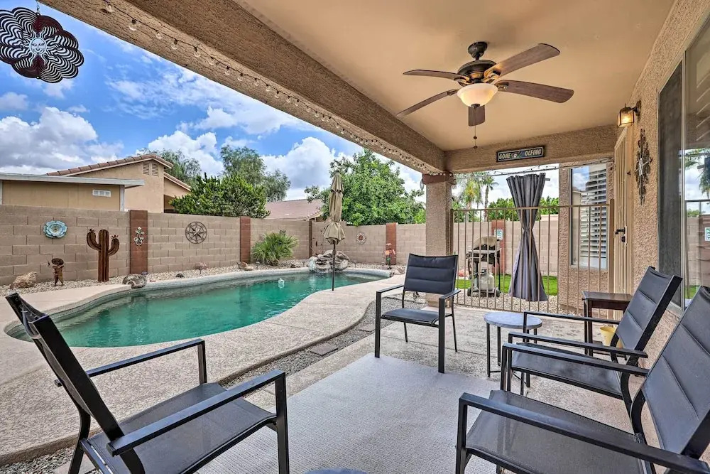 5 Mi to Golf Courses: Bbq-ready Surprise Home