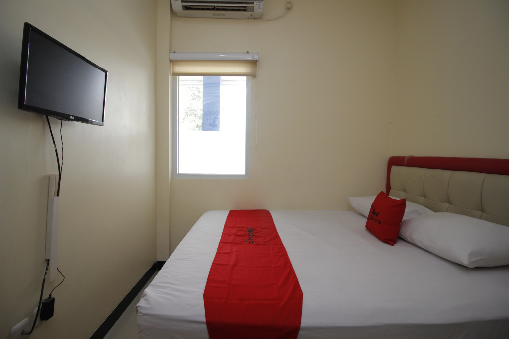 RedDoorz Plus @ Jalan Pemuda Jakarta