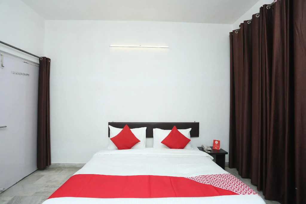 OYO Flagship 14059 Raghav Hotel