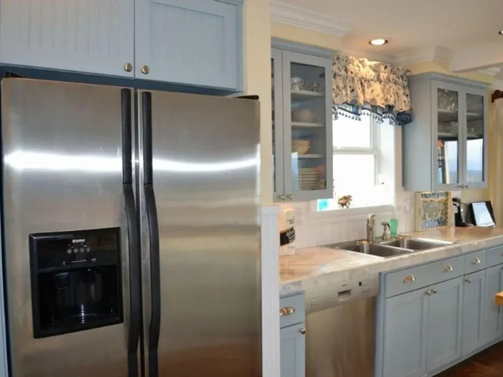 Sea Cliff 3 Br cottage by RedAwning