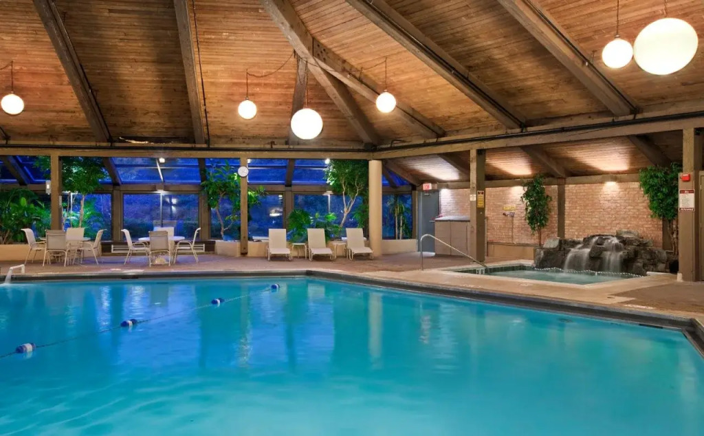 Indian Lakes Hotel