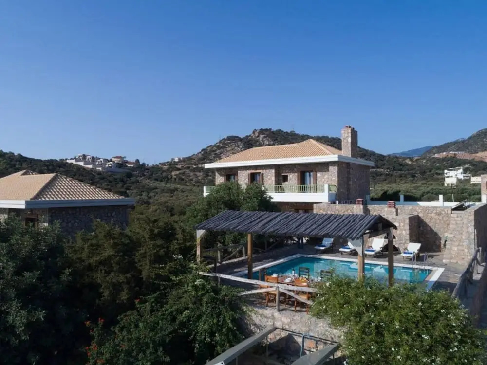 Beautiful 3-bed Sea Front Villa in Agios Nikolaos