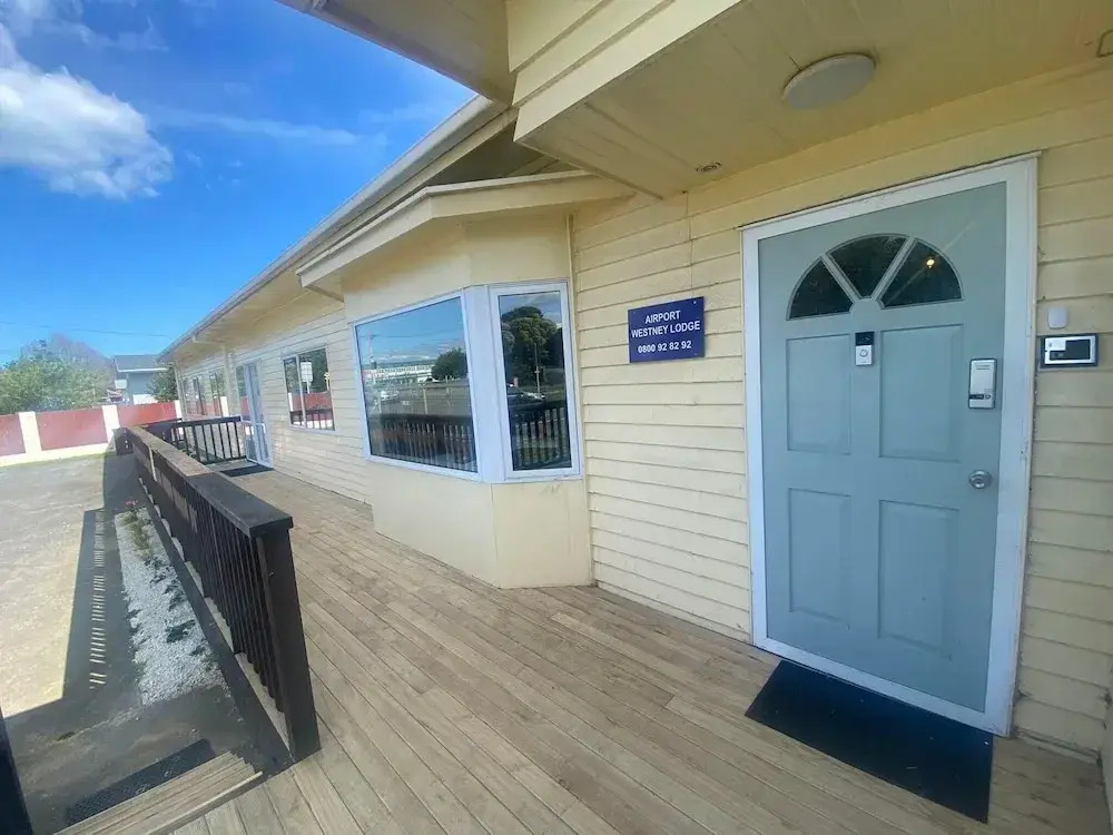 Airport Westney Lodge