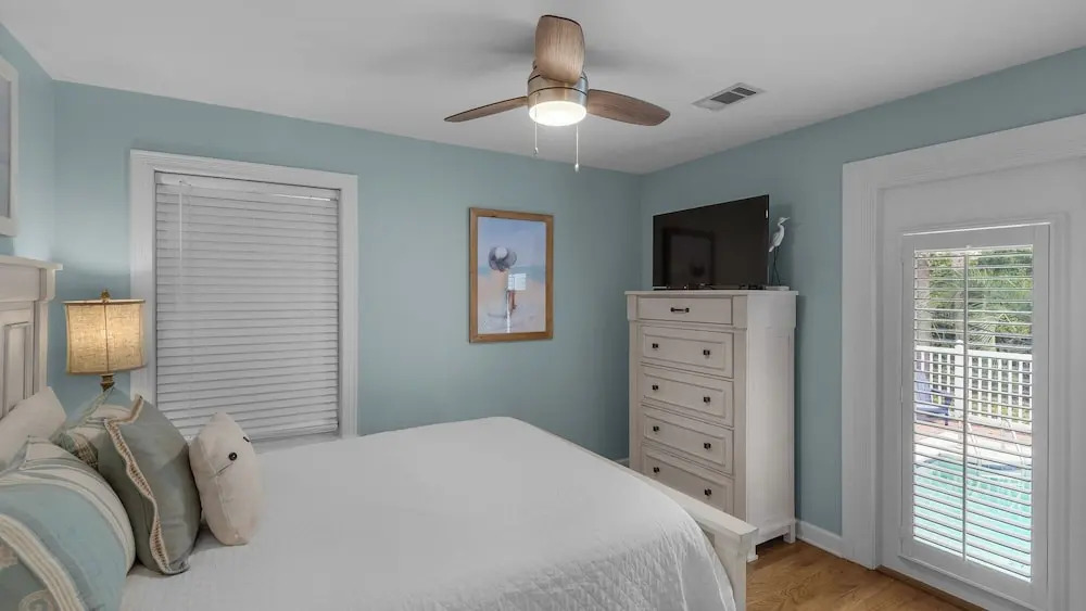 Classic Beach Home With Heated Private Pool - Sleeps 9