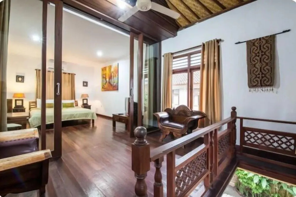 SMV- 2BedGRDN - V7 · 2BR Garden Villa Walk to shops and Beach Legian