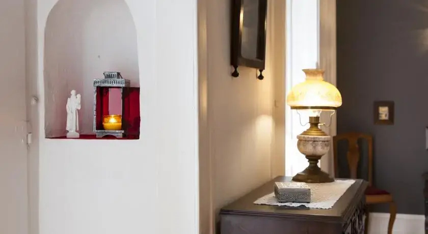 Downtown Vintage Deluxe Apartmen by RentExperience