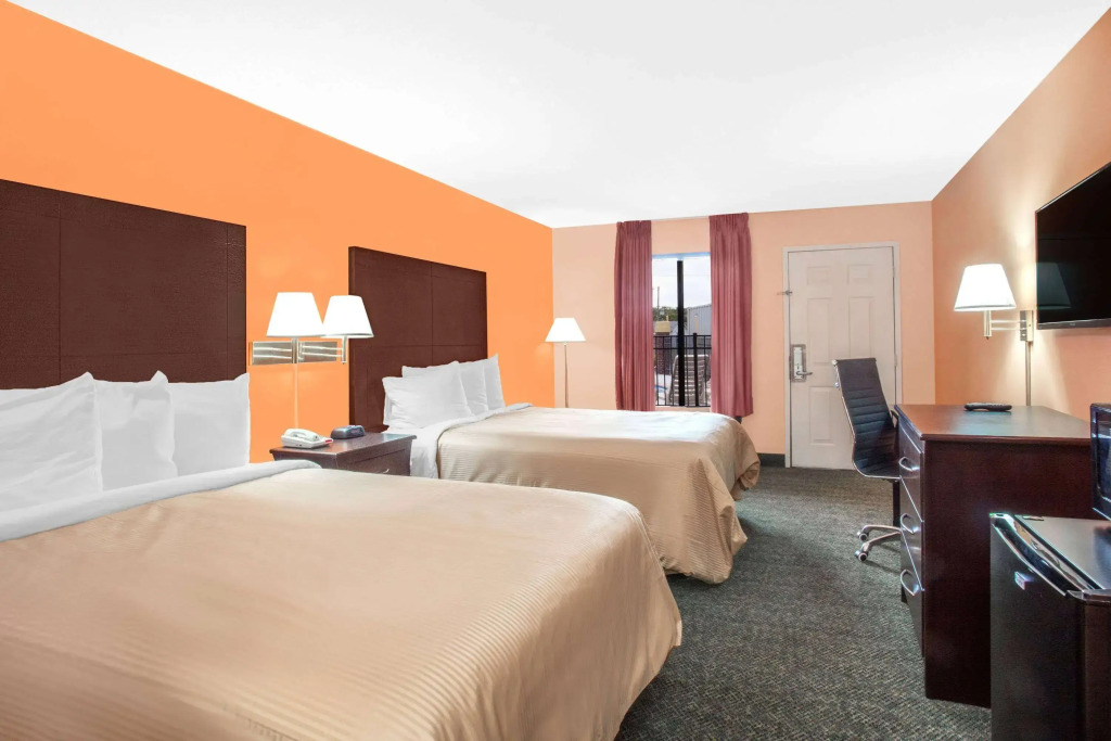 Days Inn by Wyndham Moulton