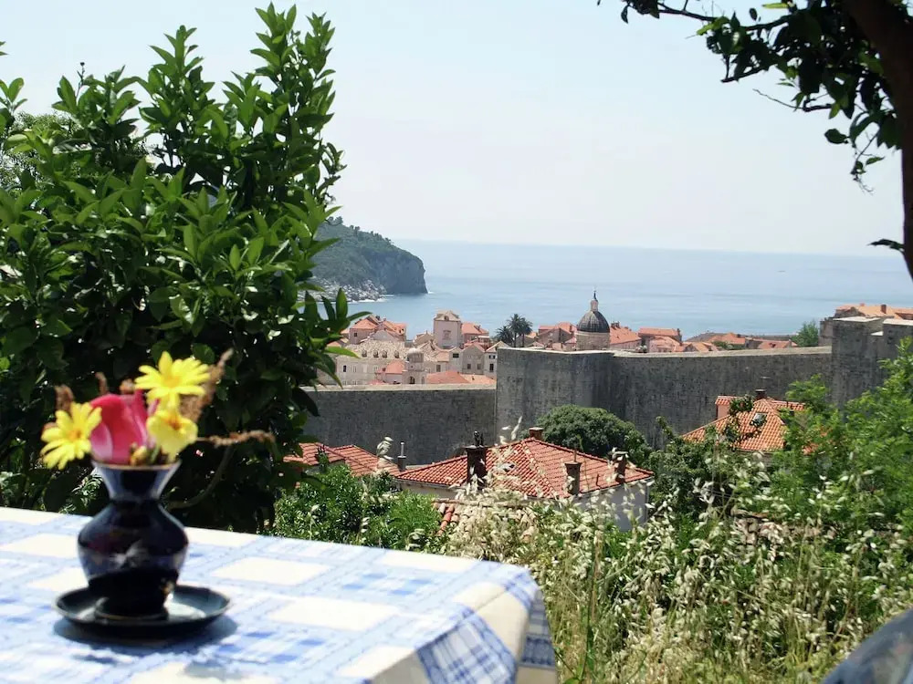 Cosy Apartment Overlooking City Walls and Island Lokrum, Private Terasse, Wi-fi