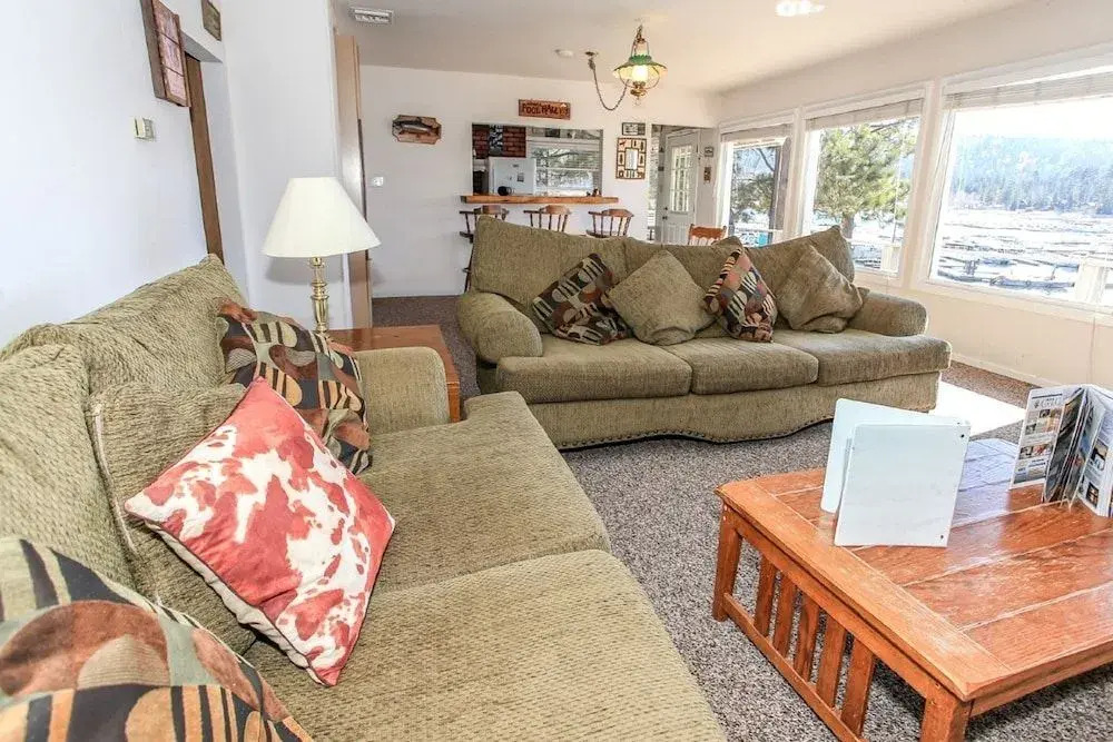 Lakefront Retreat