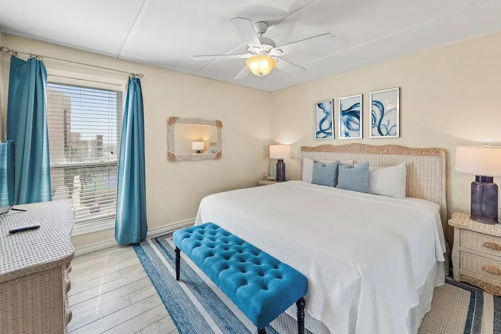 Updated Corner 3BR w/ View: Suntide III - Unit 710