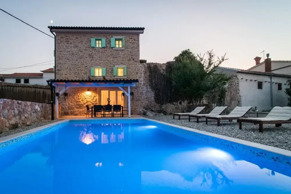 Peace - Rustic With Pool - H
