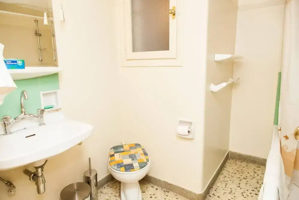 Renovated apt in the Heart of Piraeus