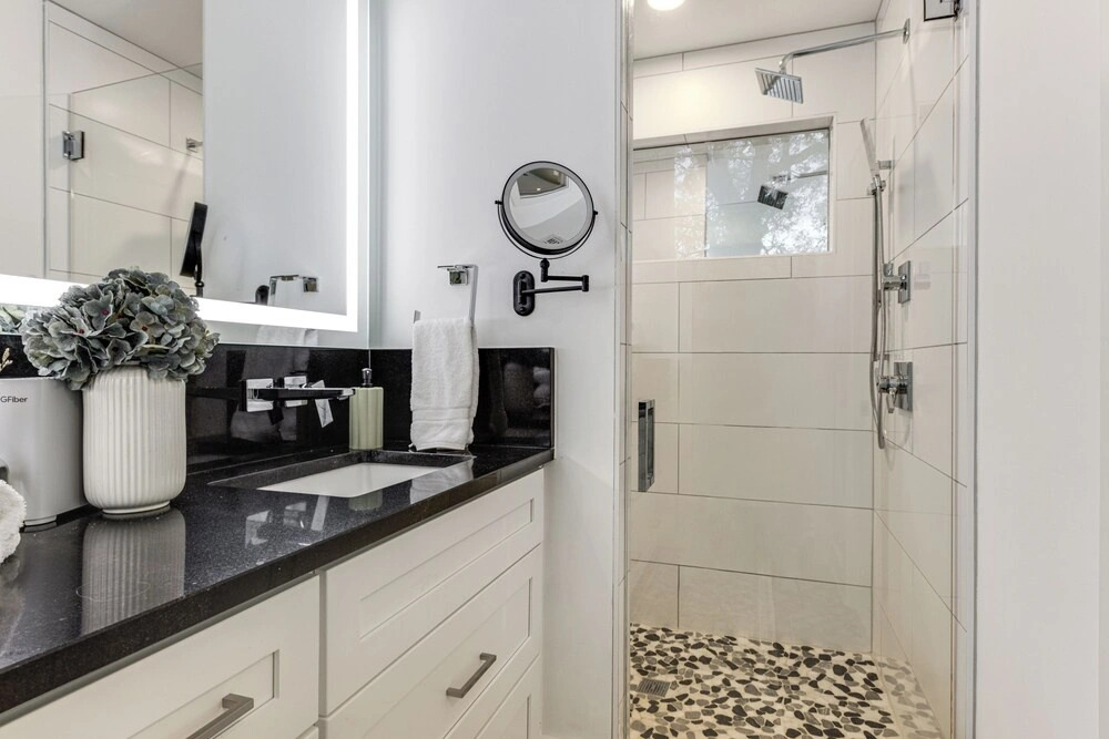 Modern Home w/ Hot Tub in Austin, Pets Welcome
