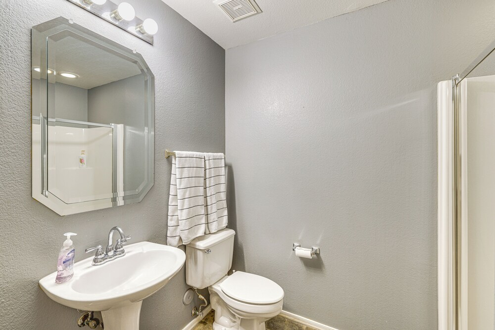 Hike & Golf! Townhouse w/ Resort Perks in PHX