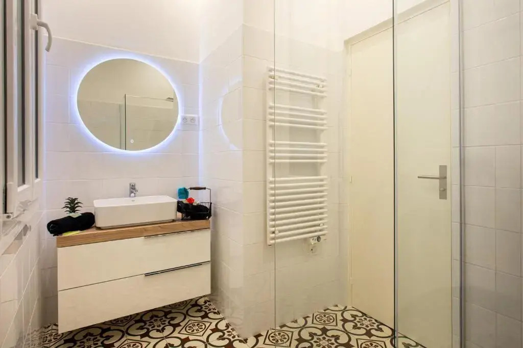 St Vincent - 3 BEDROOMS, MAGNIFICENT,VASTE, SUNNY, A/C, WIFI