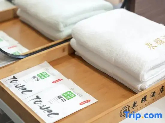 Quanyao Hotel (Jinan West Railway Station Shandong International Convention and Exhibition Center)