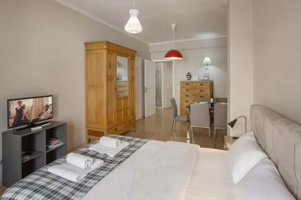Leonidas Loft in the Heart of Athens by GHH