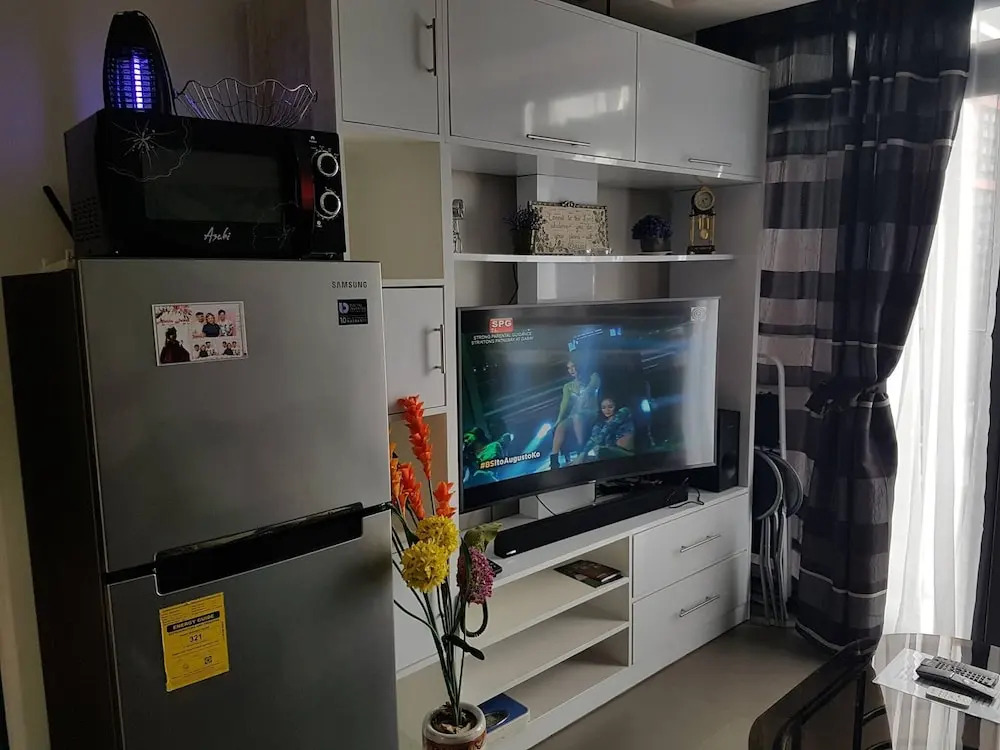 Araneta Cubao No Brown Outs 1BR Furnished Condo With Balcony Free Wifi Netflix