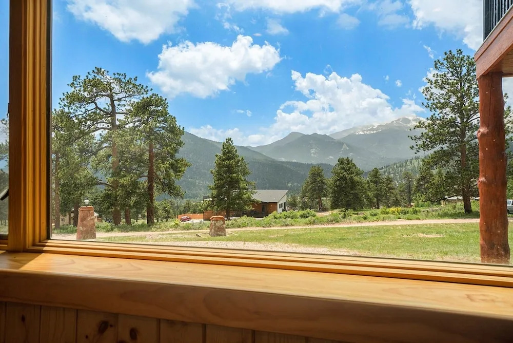 Frontier Mountain Retreat - Monthly Long-term Vacation Rental 30+ Days Minimum -- Estes Park 1 Bedroom Apts by RedAwning