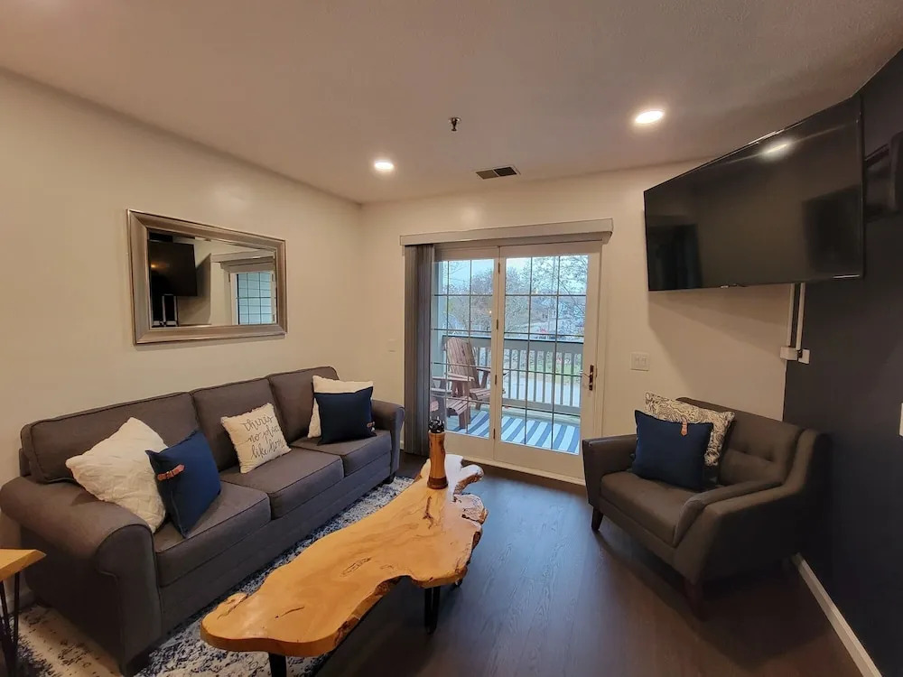 Grand Wood Suites