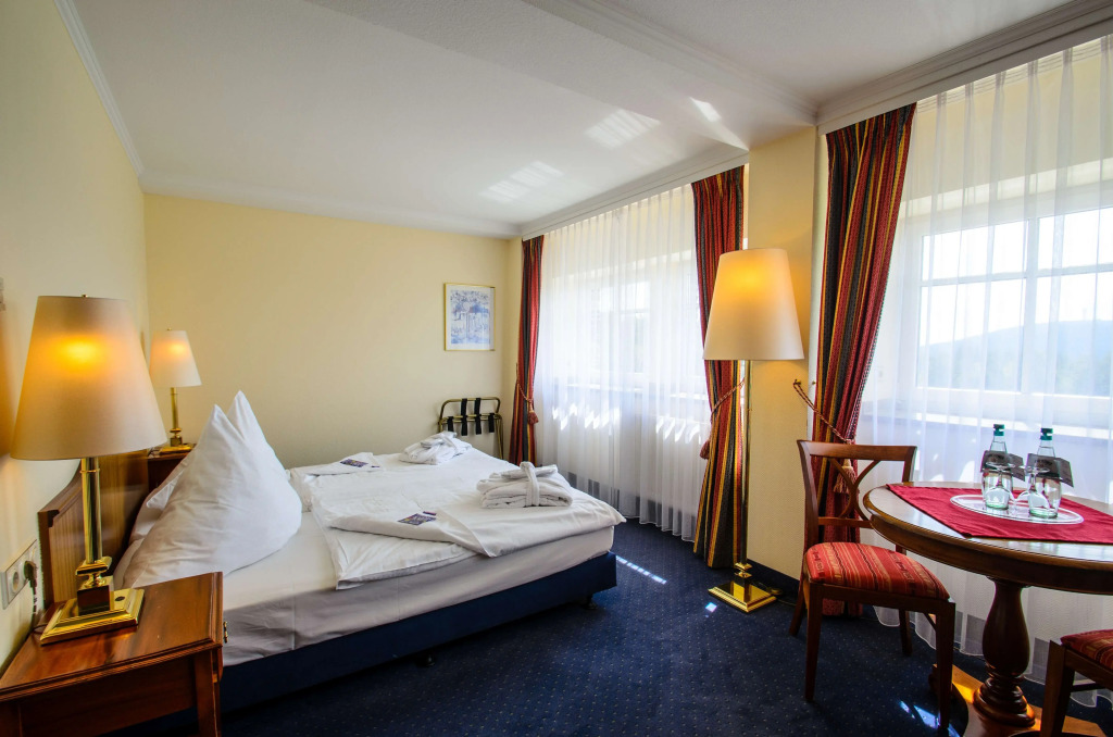 Naturhotel Sachsenbaude Oberwiesenthal - Indoor-Pool & Outdoor-Whirlpool