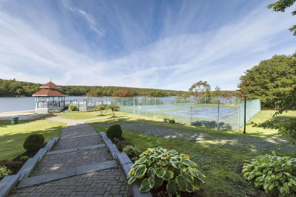Inn on the Lake