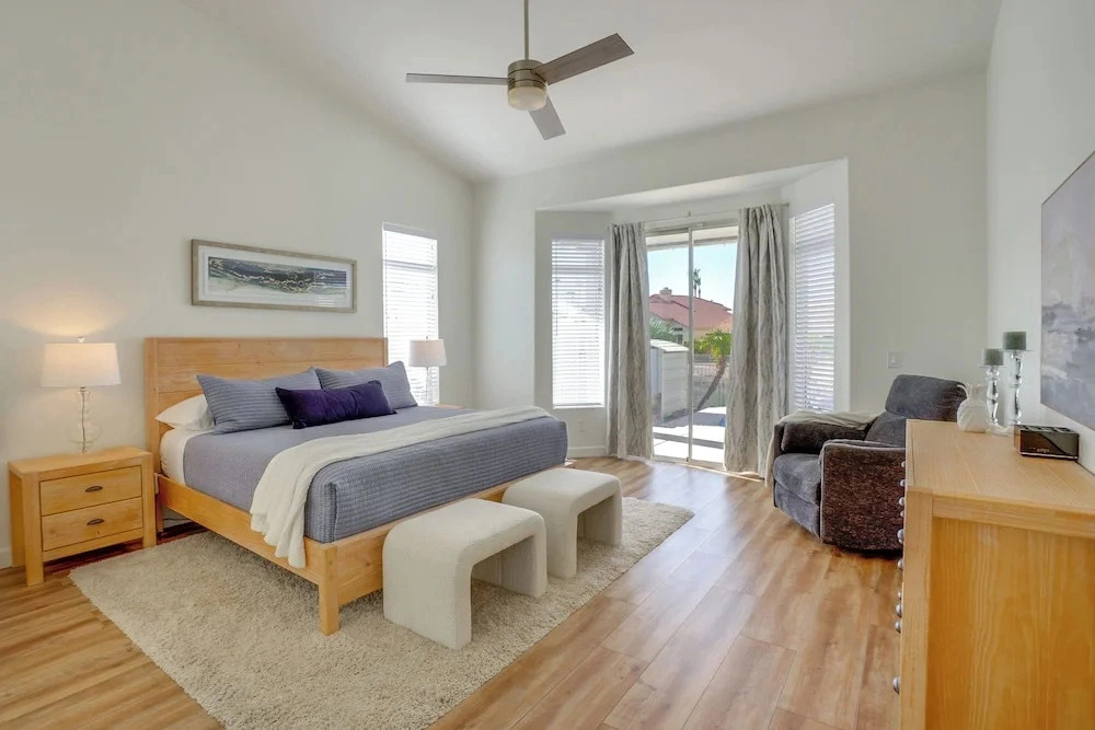 Pool + Lakefront: Upscale Glendale Getaway