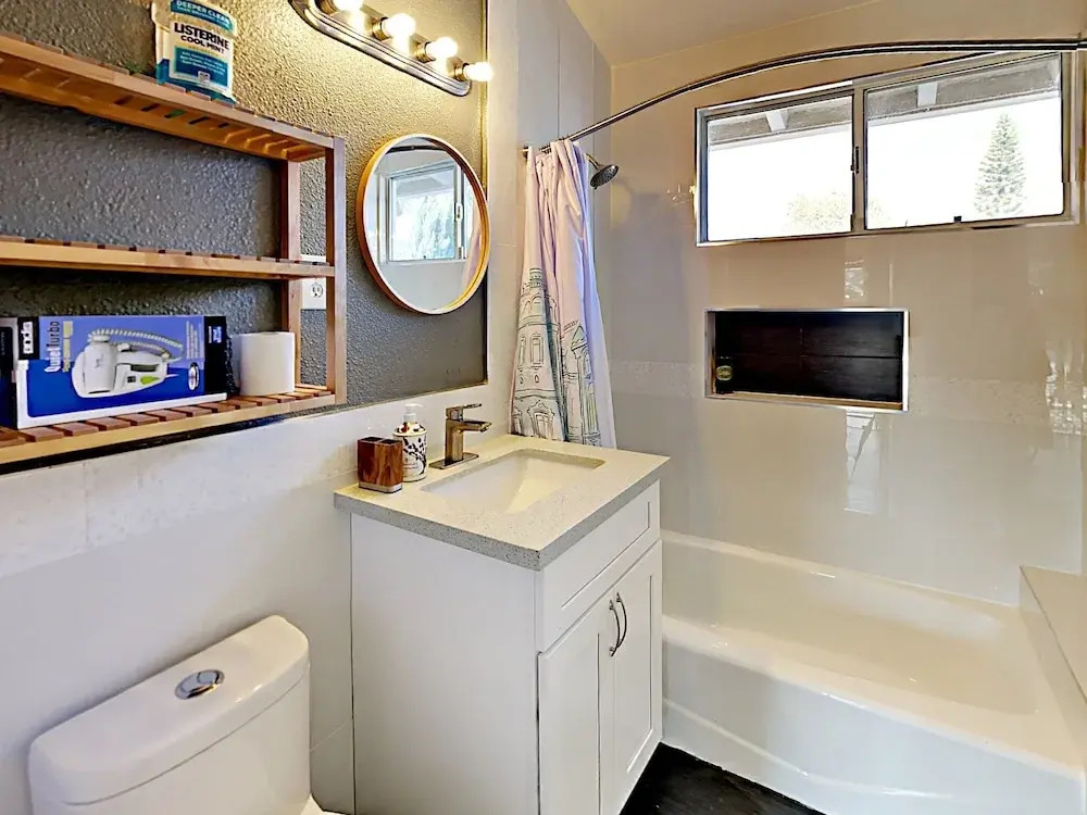Larry 10631 - 3 Br home by RedAwning