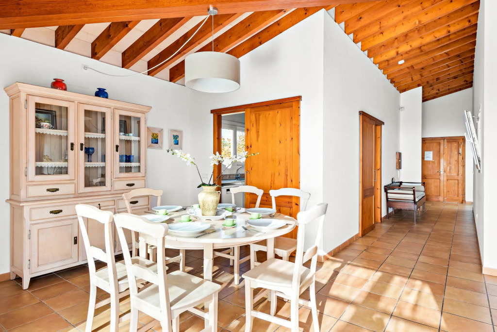 Villa Iris Torret by Escape Home