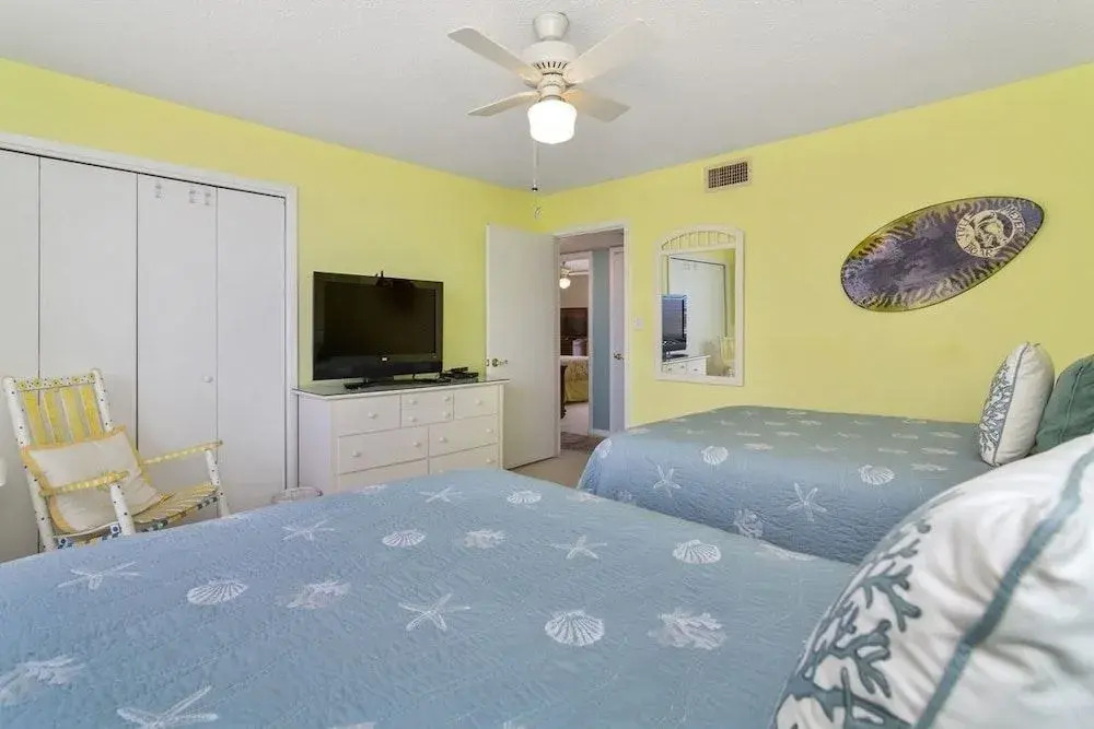 Shoreline 2096 Condo by RedAwning