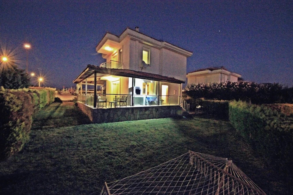 Family Friend Villa Pool 3b 1 Alacati Cesme