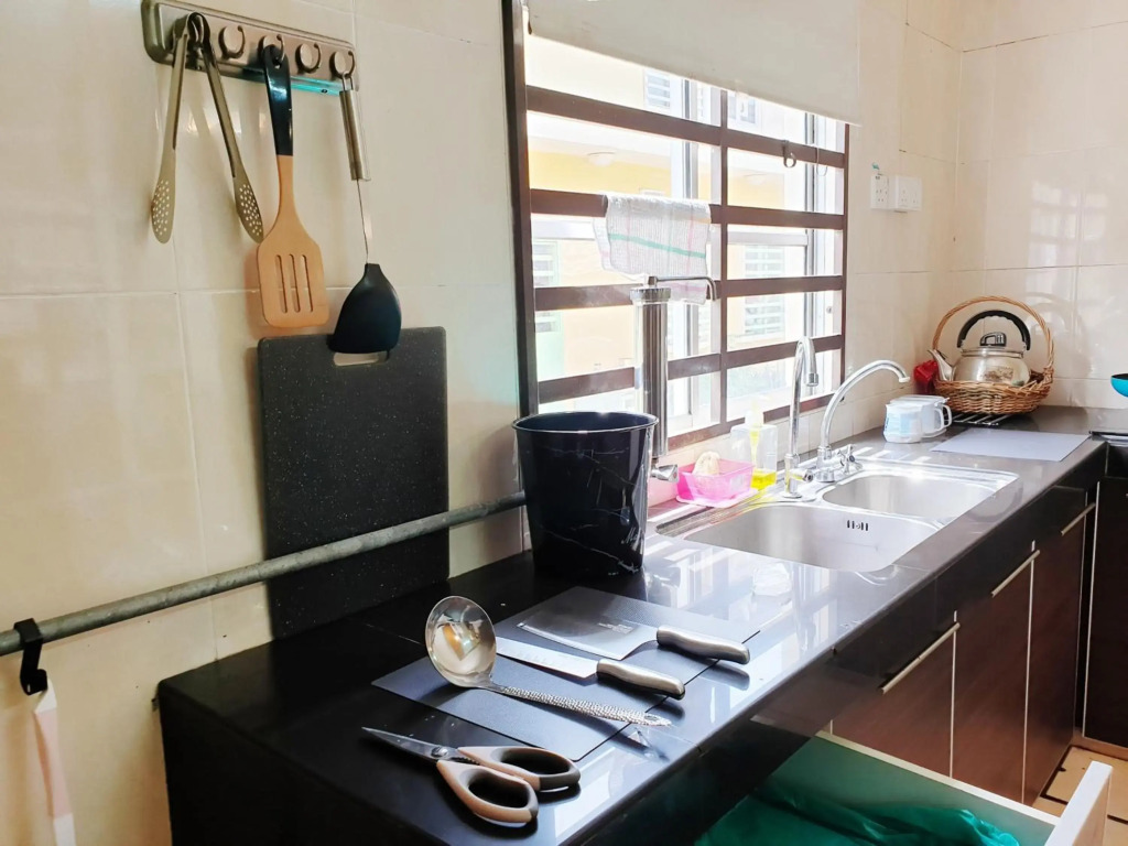 Airport Garden Stay #corner hoise 5 rooms #free wifi #parking #tv chanel