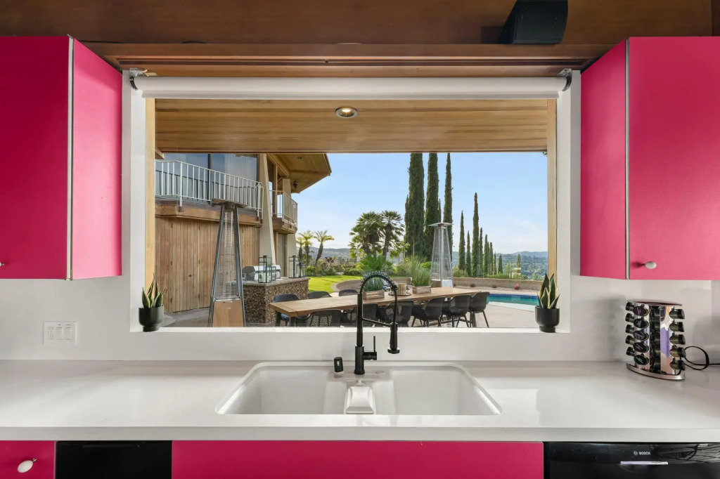 Via Vallarta - An Architecturally Significant California Modern Home