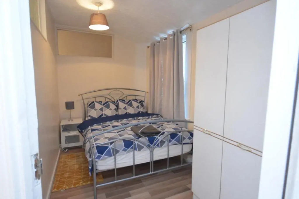 Cheerful 4 bedroom House in greater London